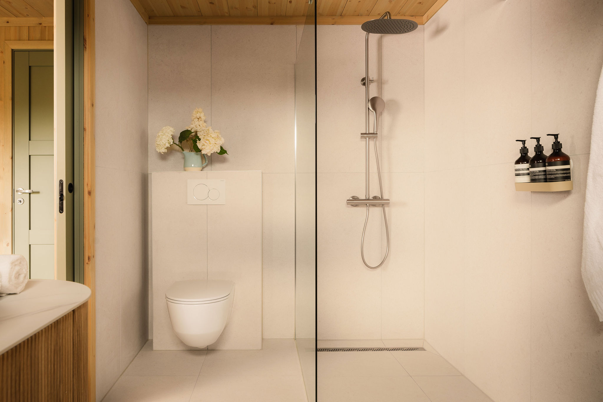 Badkamer met ruime regendouche